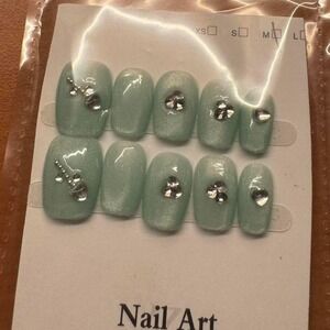 Mint‎ Chain Nail Set – Pre-Designed Press-On Glam